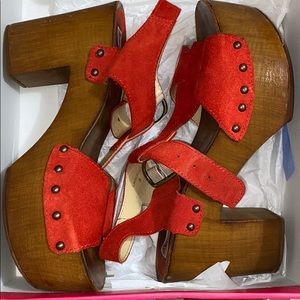 Steve Madden platform sandals size 8 US.